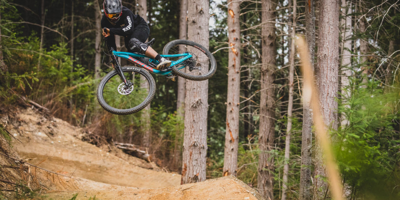 Win Kona Wah Wah II Pedals and Key Grips with Dirt Rag